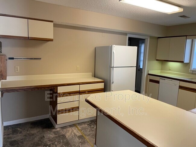 Building Photo - 384 Sherburne Cove