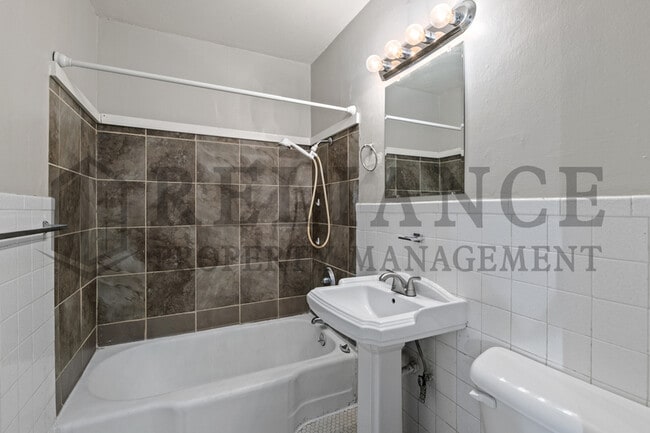 Building Photo - 1125 W 16th St N