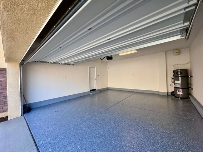 Building Photo - Brand new 4 bedroom Winchester home with a...