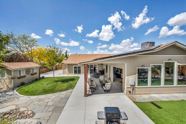 Building Photo - 6015 Stillmeadow Dr