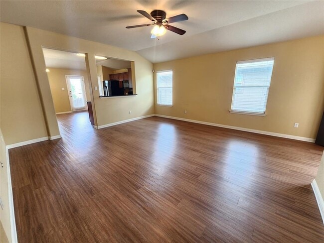 Building Photo - 107 Lavaca Loop