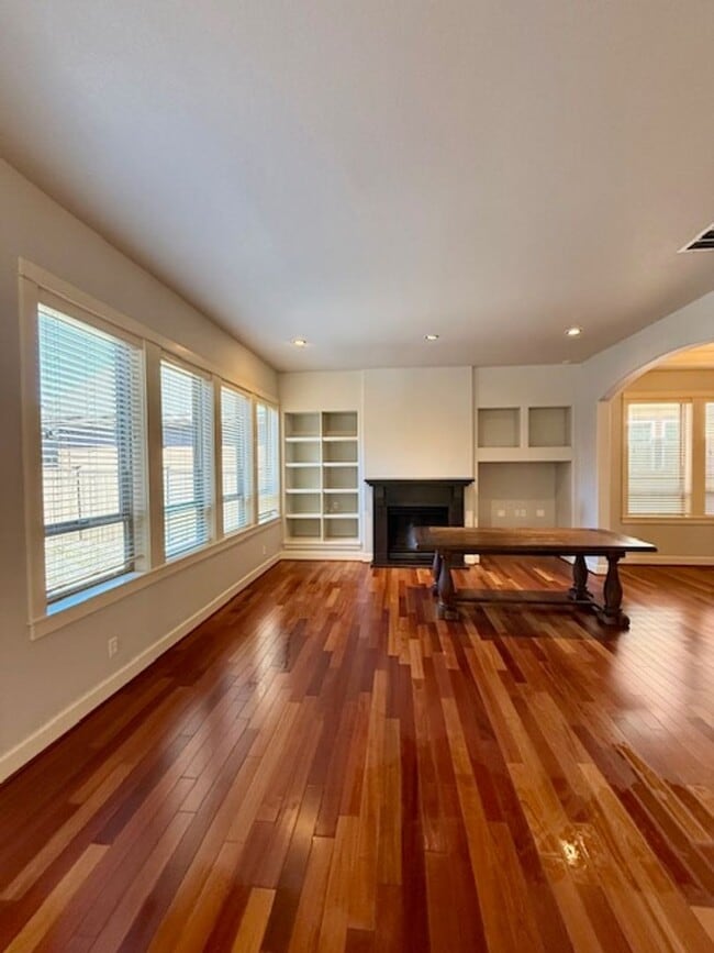 Building Photo - Stunning 4-Bedroom Aspen Rim Home in Bend!