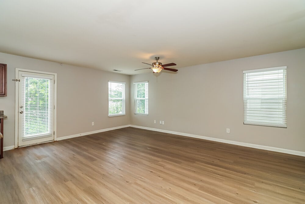 Building Photo - 16 Everett Cir SE