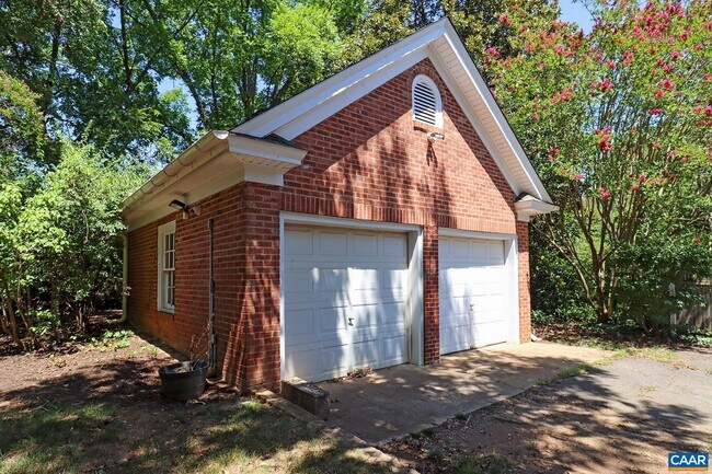 Building Photo - 675 Evergreen Ave