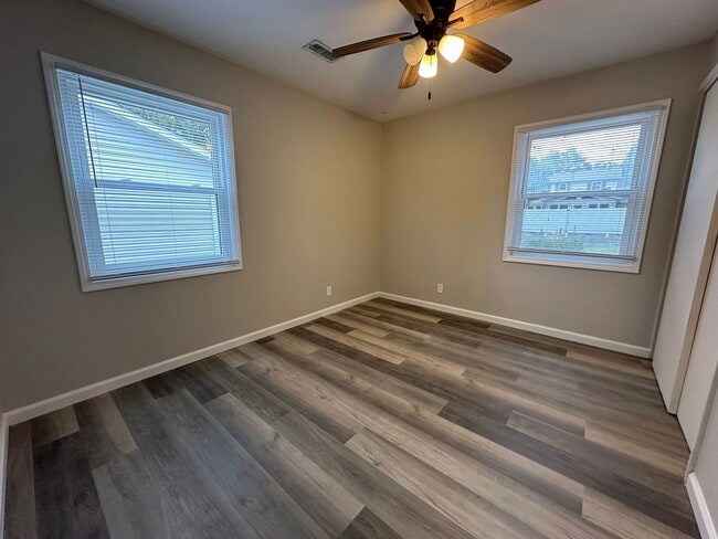 Building Photo - 319 Joy Dr