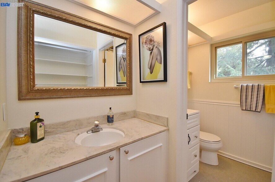 Building Photo - 111 Ascot Ct