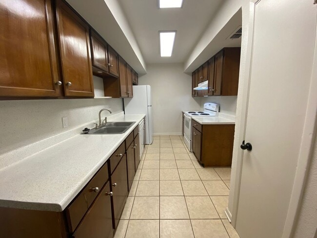Building Photo - Duplex Homes 3/2/2