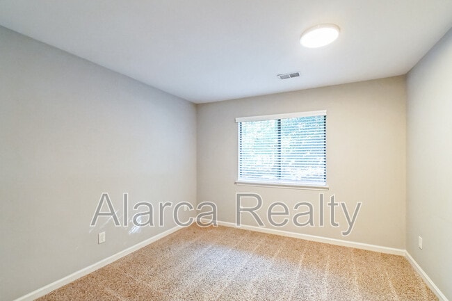 Building Photo - 3909 N Course Dr