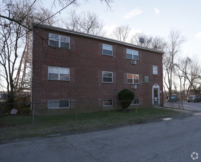 Ravenswood Apartments 3600 W Schoolhouse Ln Philadelphia PA 19129
