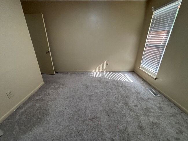 Building Photo - 6421 Orchard View Ln