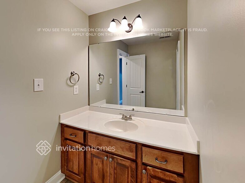 Building Photo - 700 Winding Oak Way