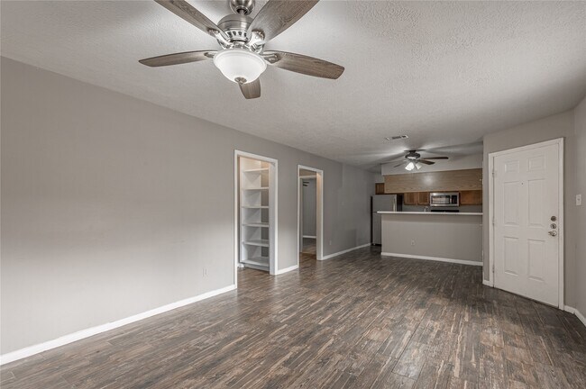 Building Photo - 2402 Sycamore Ave