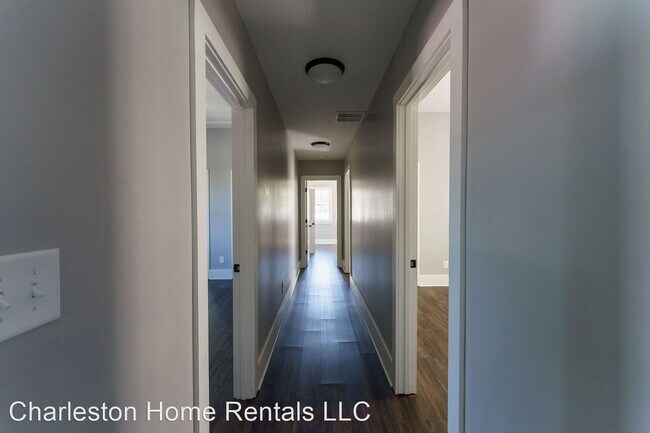 Building Photo - 28 Aiken St