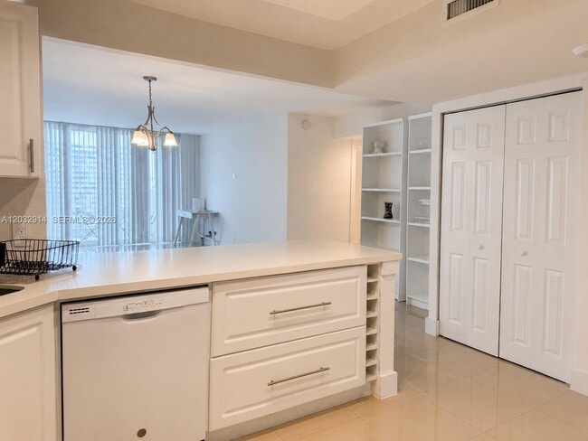 Building Photo - 1865 S Ocean Dr