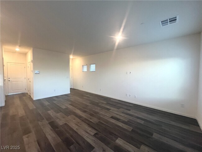 Building Photo - 510 Golden Cardinal Ave