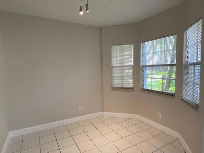 Building Photo - 16045 Emerald Cove Rd
