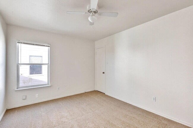 Building Photo - 5204 Bahan Dr