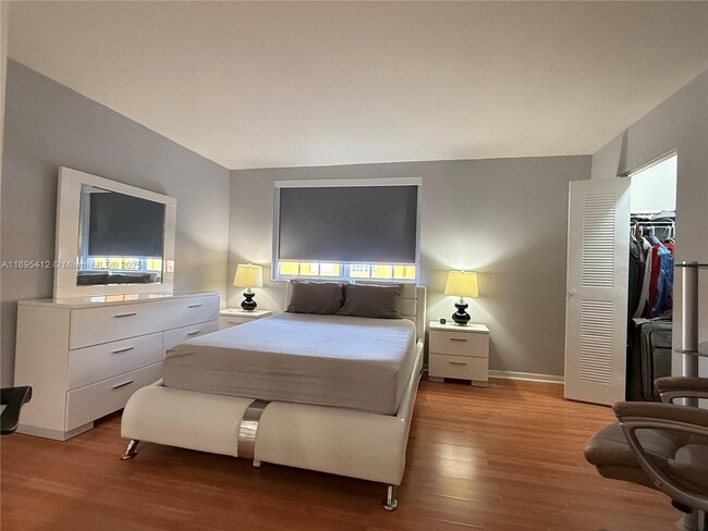 Building Photo - 9725 Fontainebleau Blvd