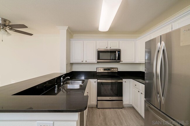 Building Photo - 3550 Lebon Dr