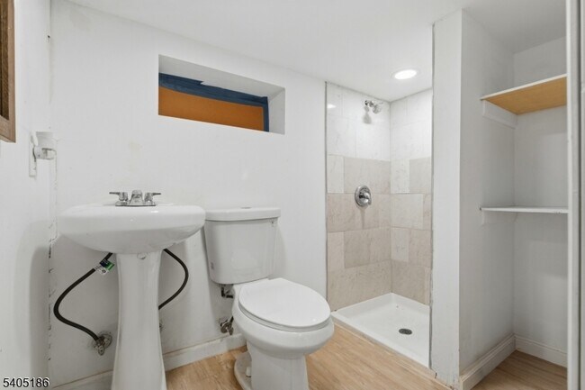 Building Photo - 509 Centre St