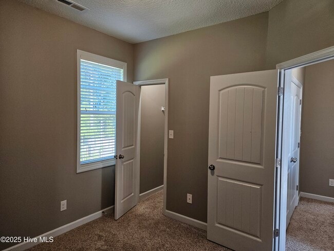 Building Photo - 609 Winfall Dr