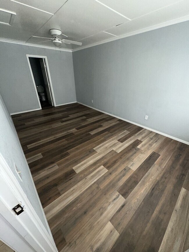 Building Photo - NEW IN MANAGEMENT - AVAILABLE NOW! $100 OFF MOVE IN SPECIAL