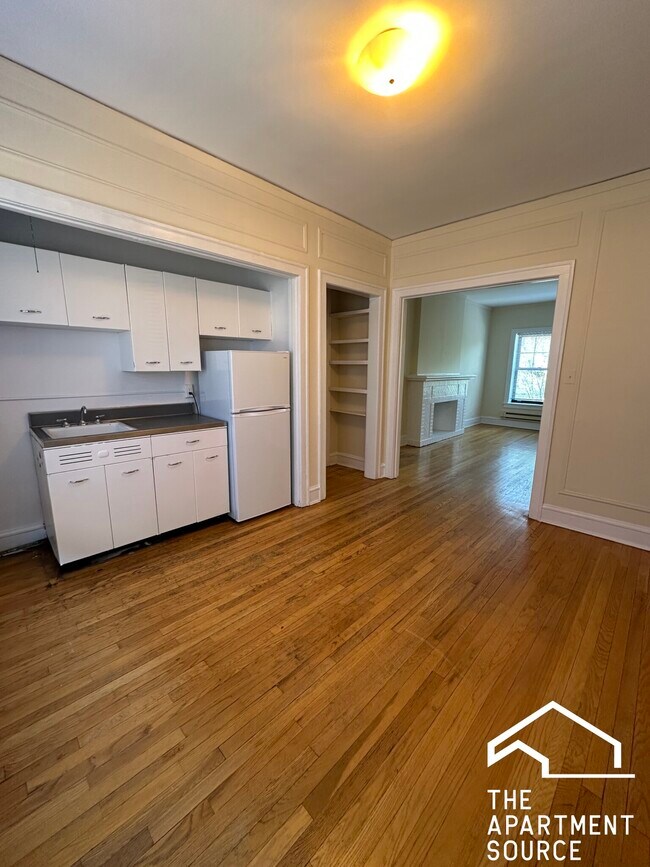 Primary Photo - 1031 Dempster St