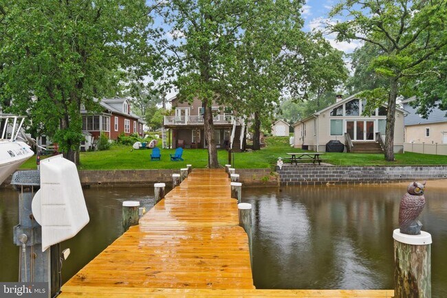 Building Photo - 332 Riverside Dr