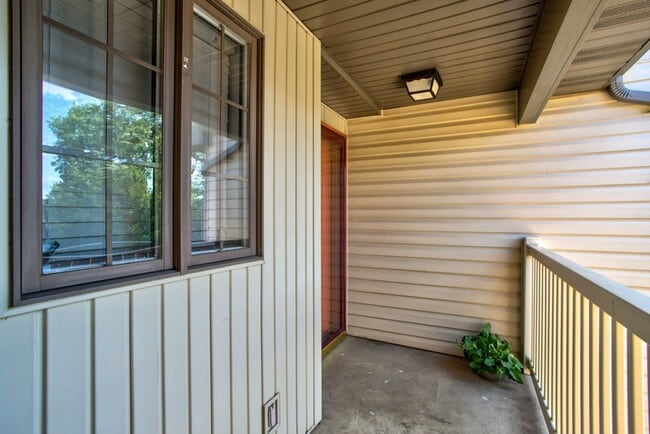 Building Photo - 103 Black Oak Dr
