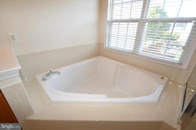 Building Photo - 24600 Siltstone Square