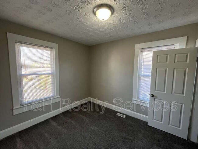 Building Photo - 514 E 33rd St