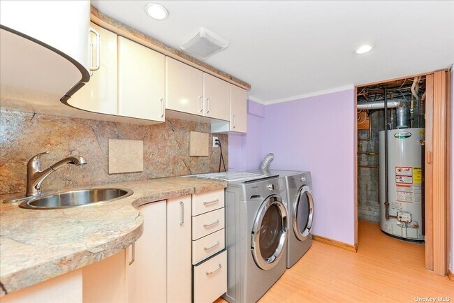 Building Photo - 70-21-70174 174th St