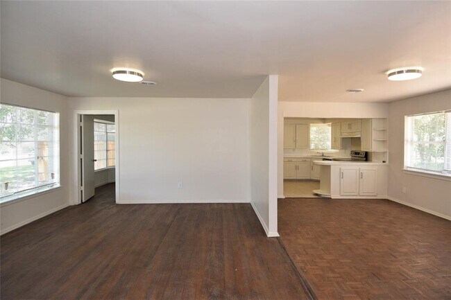 Building Photo - 6839 Walnut Hill Ln