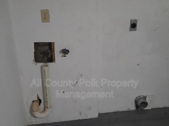 Building Photo - 4050 Marie Dr