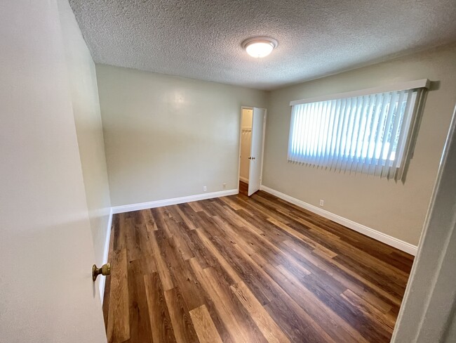 Building Photo - 370 Cliff Dr