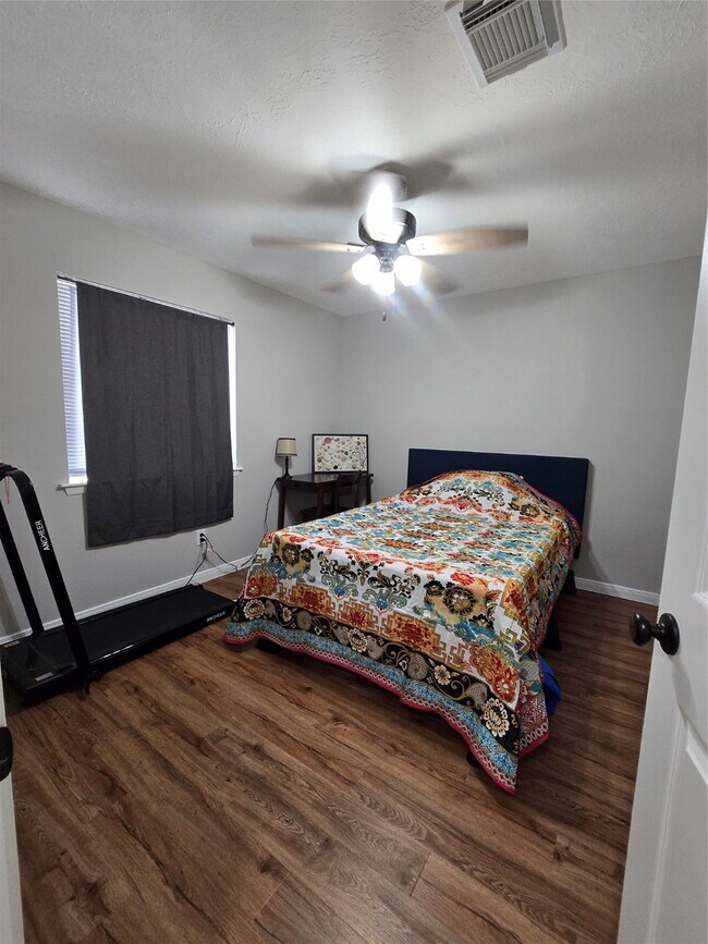 Building Photo - 1411 Dorsetshire Dr