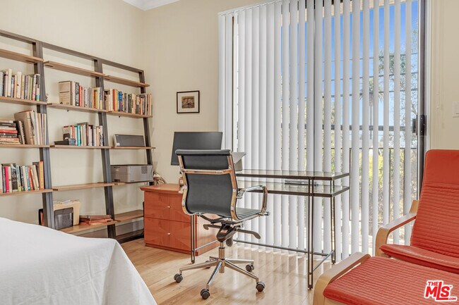 Building Photo - 502 San Vicente Blvd