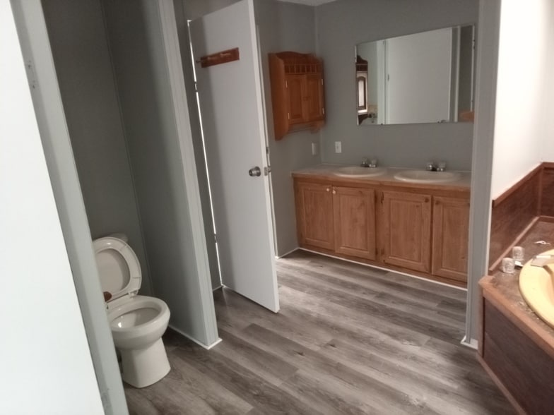 Building Photo - 2500 Mann Rd