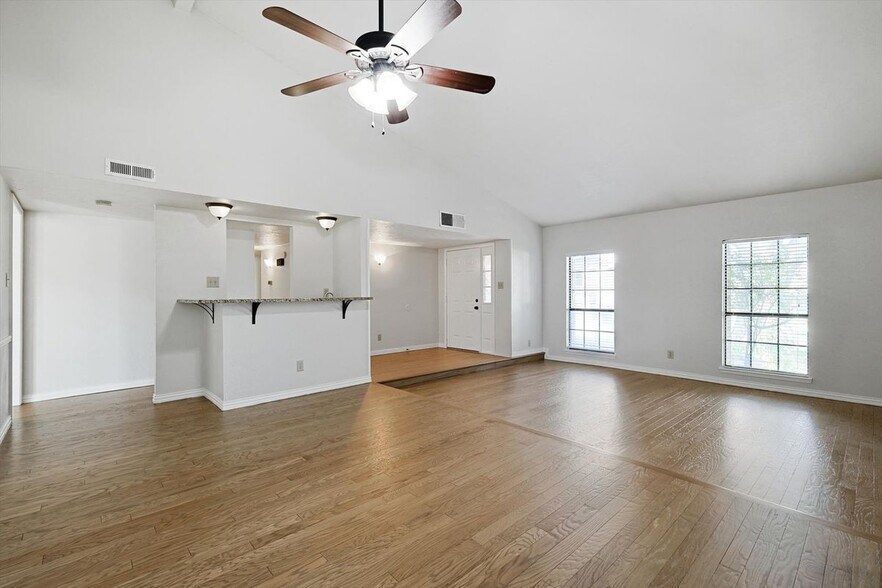 Building Photo - 2825 Windsor Dr
