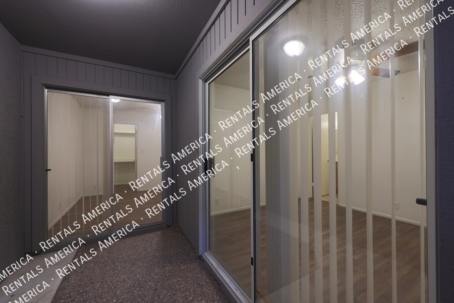 Building Photo - 9029 W Elm St