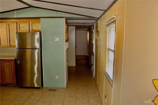 Building Photo - 19 Breezy Dr