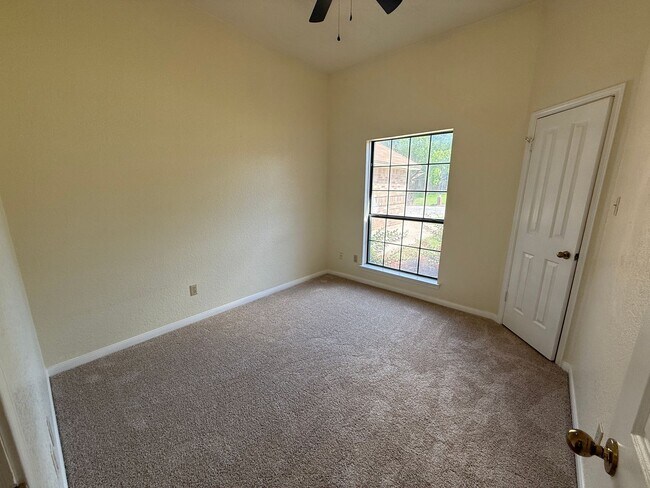 Building Photo - 1815 Diana Ln