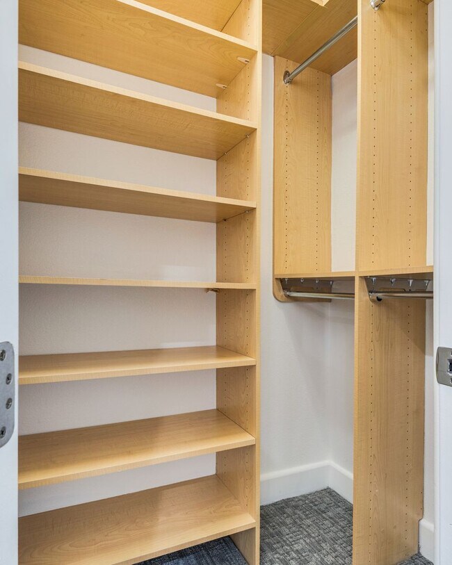 Building Photo - Luxury Summerlin Living in Gated Canyon Crest Community