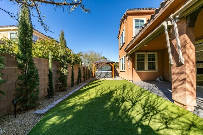 Building Photo - 2497 Birch Hollow St