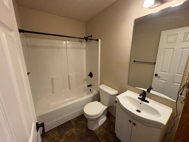 Building Photo - Townhome in Southeast Lincoln
