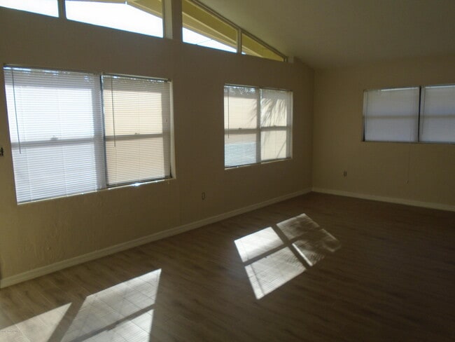 Building Photo - 1110 Kirkland Dr