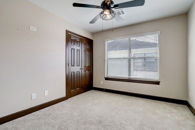 Building Photo - 8715 Meadowcroft Dr