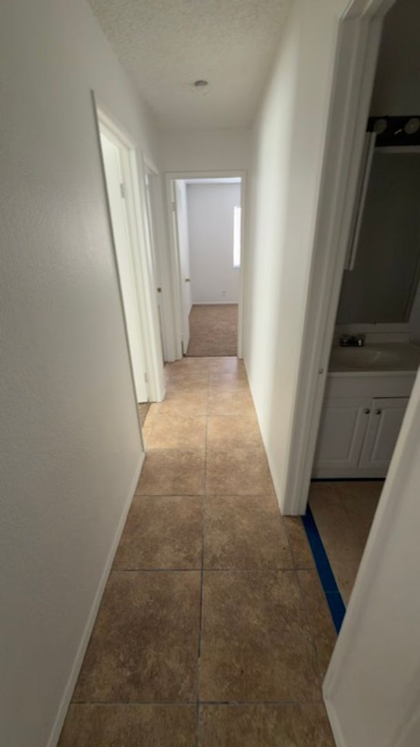 Building Photo - 4295 Sunnyview Ct