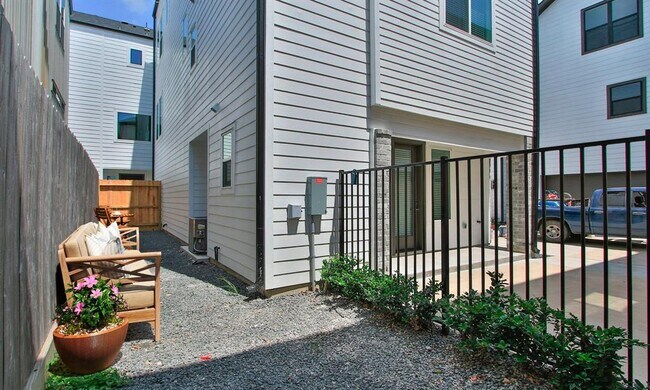 Building Photo - 2621 Jackson St