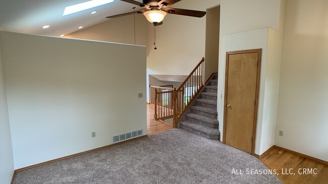 Building Photo - 1334 S Canoe Creek Dr